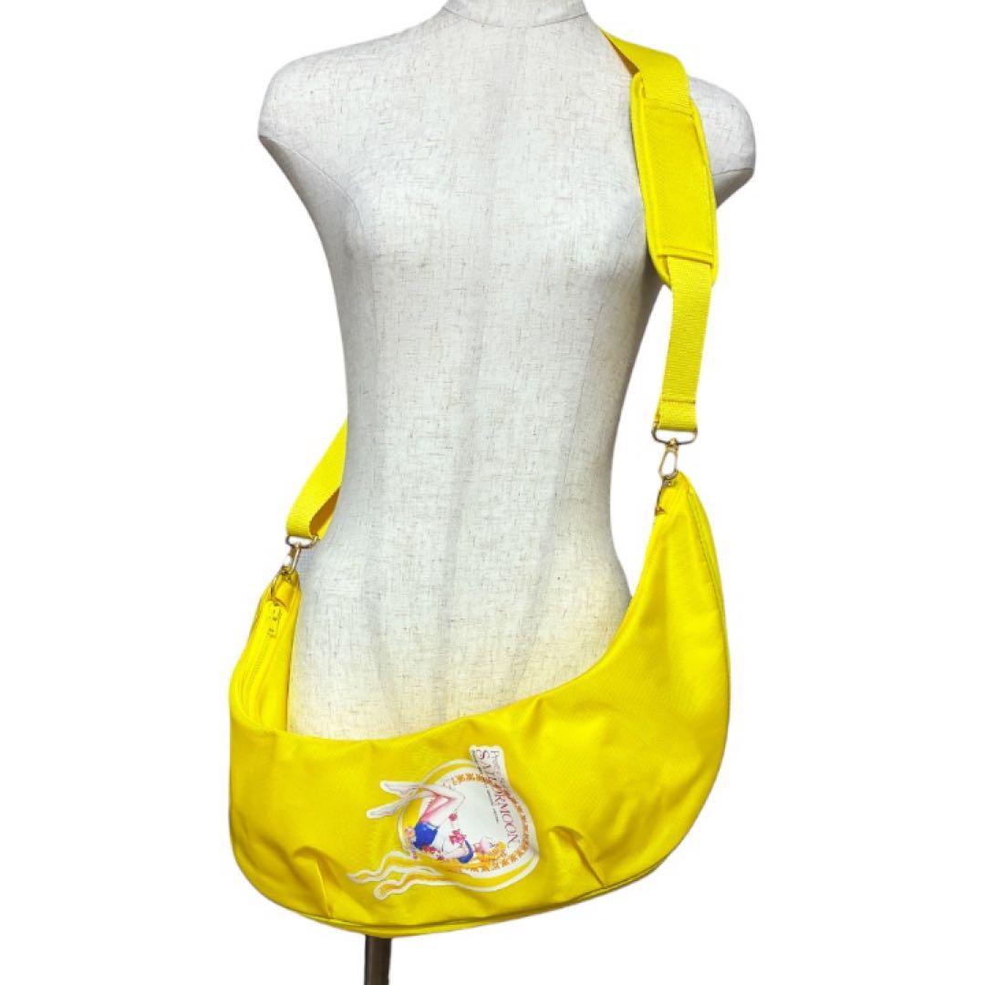 セーラームーン　メッカ原宿　ショルダーバッグ セーラームーン 三日月 大きなショルダーバック メッカ原宿 【公式通販】