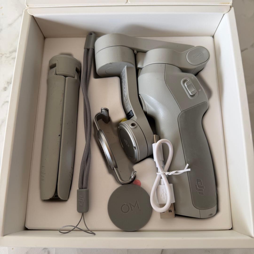 DJI OM 4 スマートフォン用ジンバル スタビライザー - メルカリ