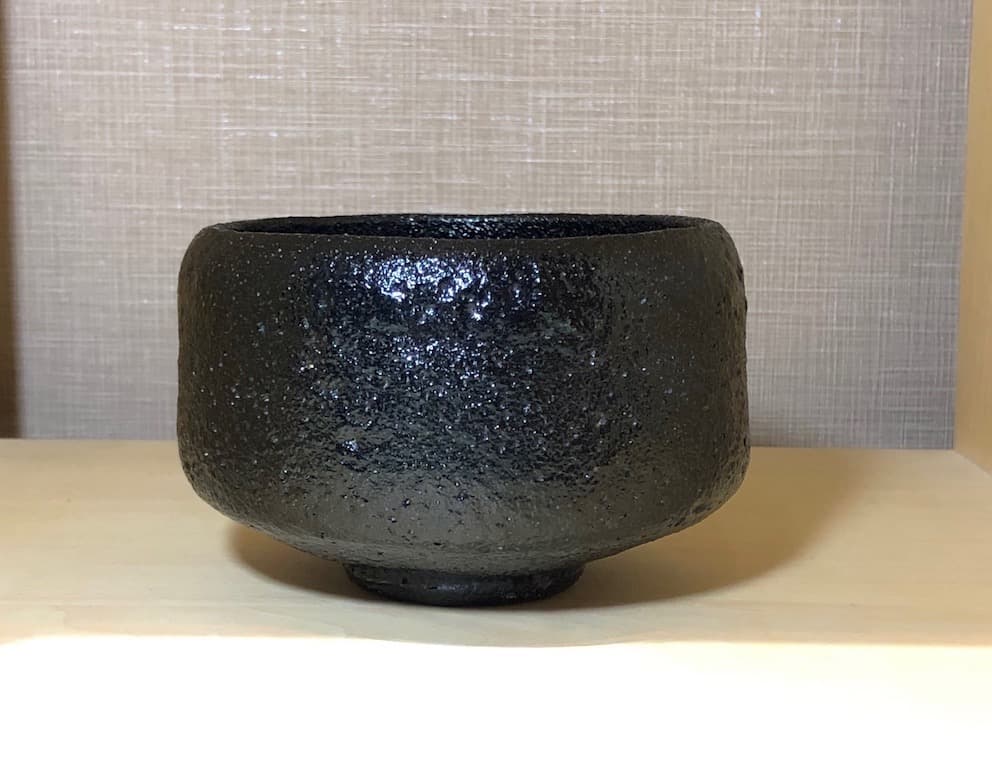 愛媛県　松本博伸作　瀬戸黒　茶碗　在銘　無傷保証　共箱　古物。