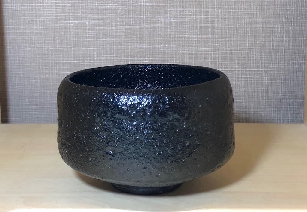 愛媛県　松本博伸作　瀬戸黒　茶碗　在銘　無傷保証　共箱　古物。