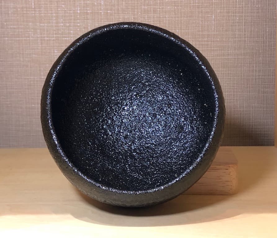 愛媛県　松本博伸作　瀬戸黒　茶碗　在銘　無傷保証　共箱　古物。