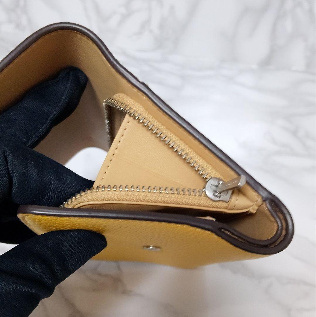 【美品】COACH コーチ エッセンシャルミディアムフラップウォレット