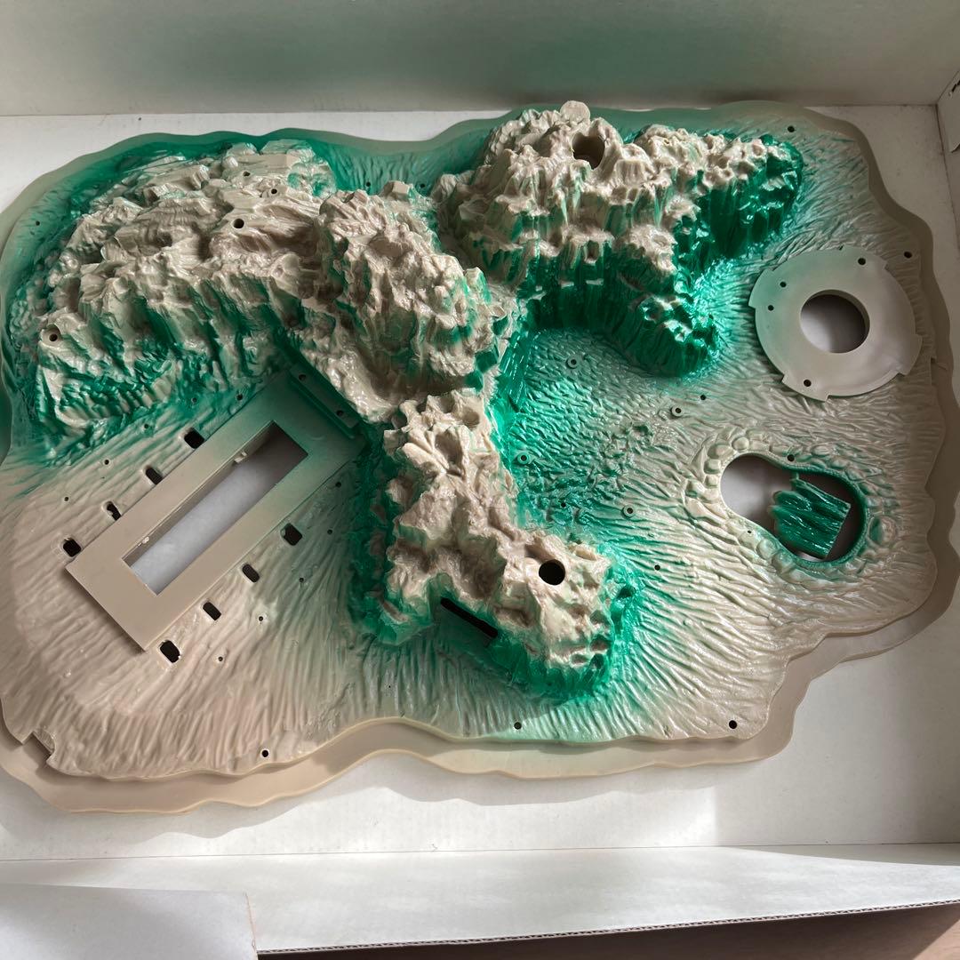 サンダーバード秘密基地プラモデル〜 THUNDERBIRDS