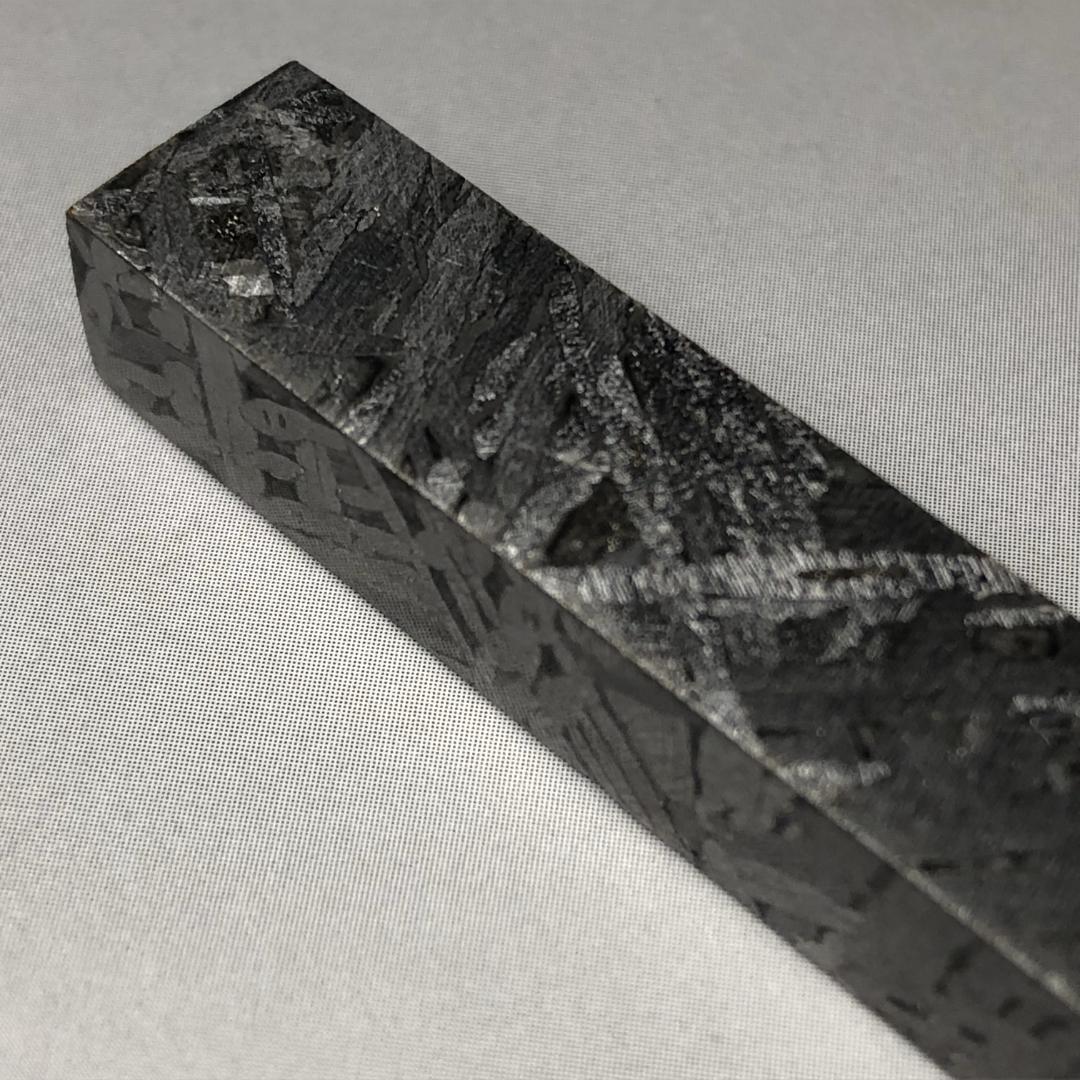 アルタイ隕石 鉄隕石 メテオライト鉄隕石 原石 重さ約45g - メルカリ