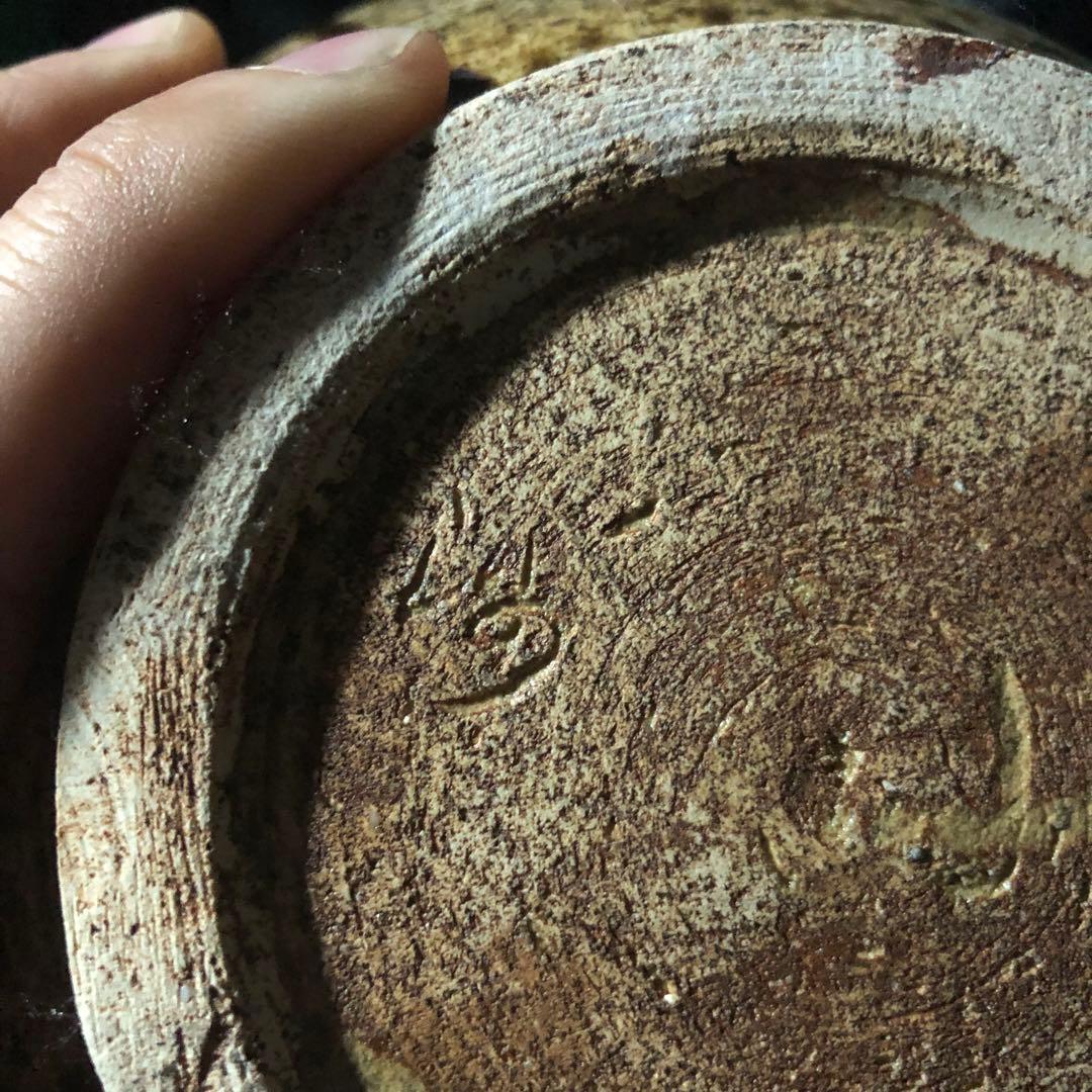 究極の古美術◼️蔵から黒飴のような美しい雰囲気の良い飴色の花瓶、壺が出てきました。