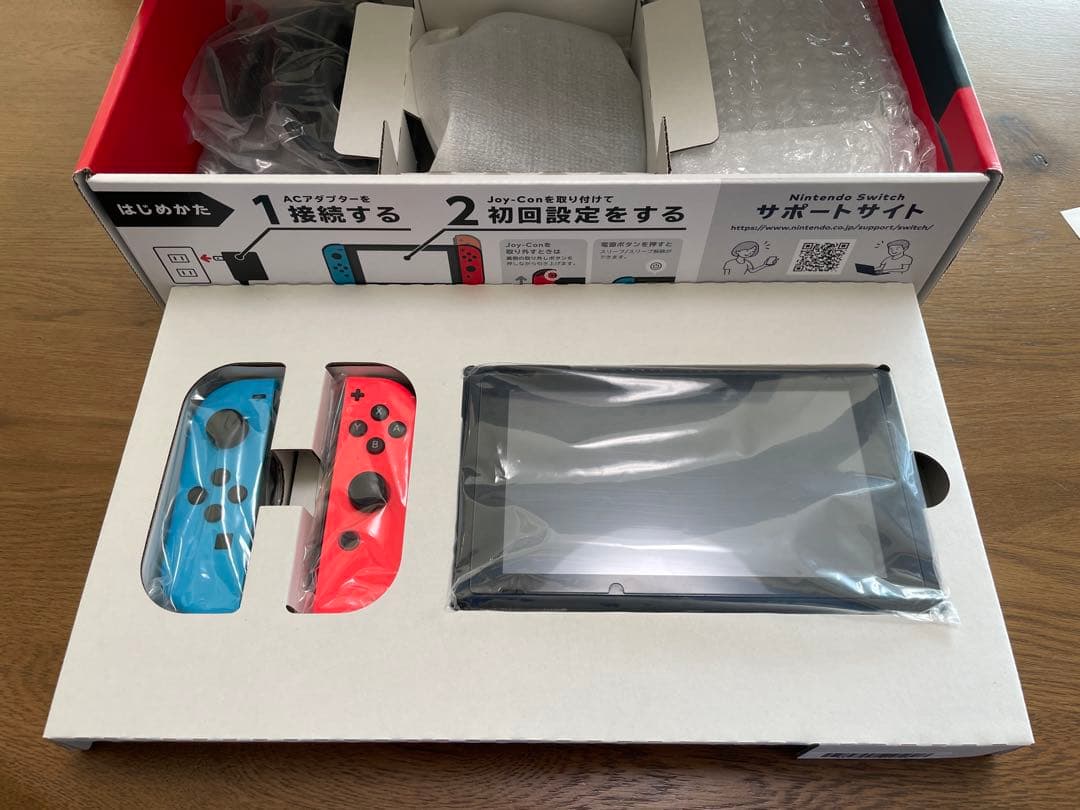 【美品】Nintendo Switch 本体 + Joy-Con（青/赤）