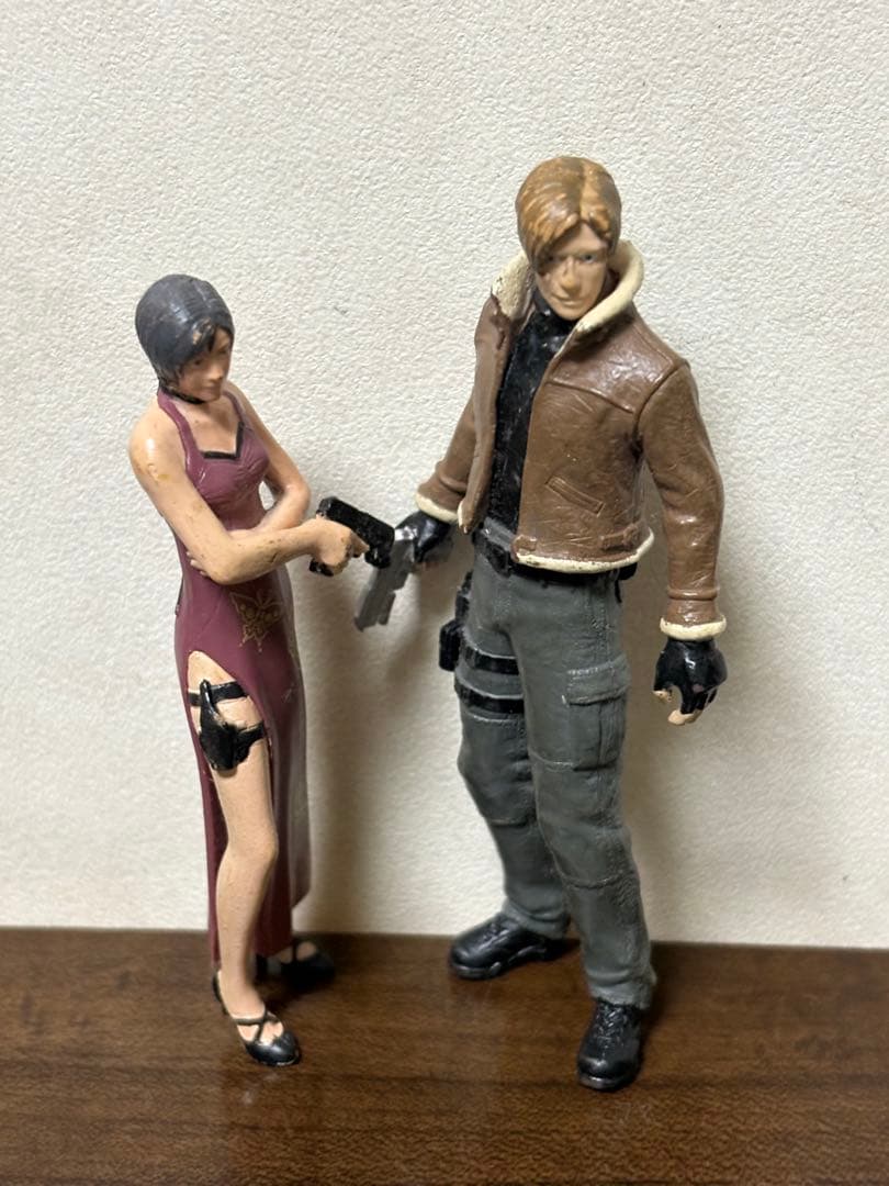 希少]バイオハザード4 フィギュアレオン&アシュリーレオン・S・ケネディ