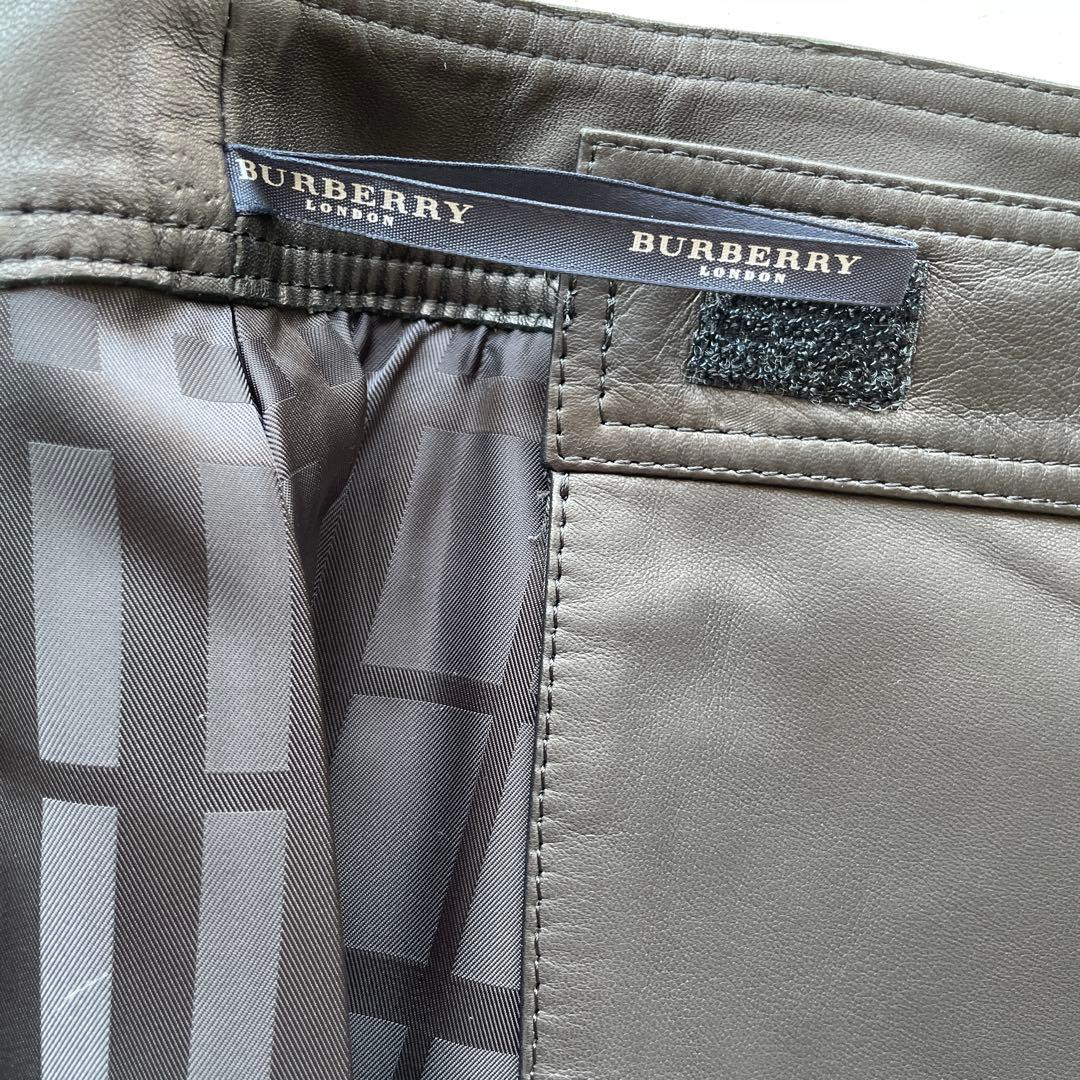 Burberry ブラックレザー プリーツスカート　羊革