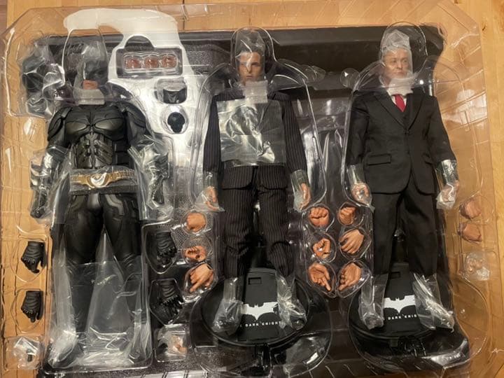 ホットトイズ　アルフレッドペニーワース&バット格納庫　ブルースウェイン付き