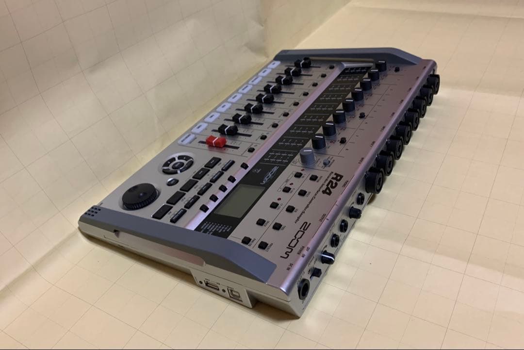ZOOM R24 マルチトラックレコーダー