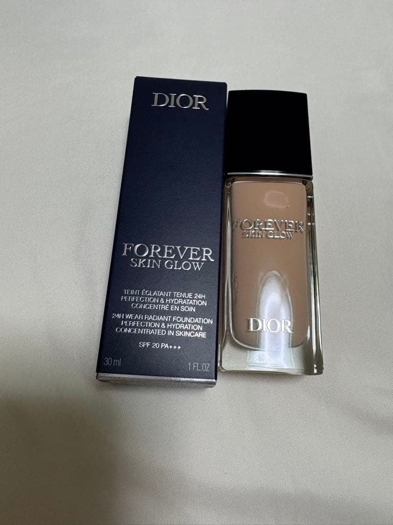 新品ディオールスキン フォーエヴァー　フルイド　グロウリキッドファンデーション