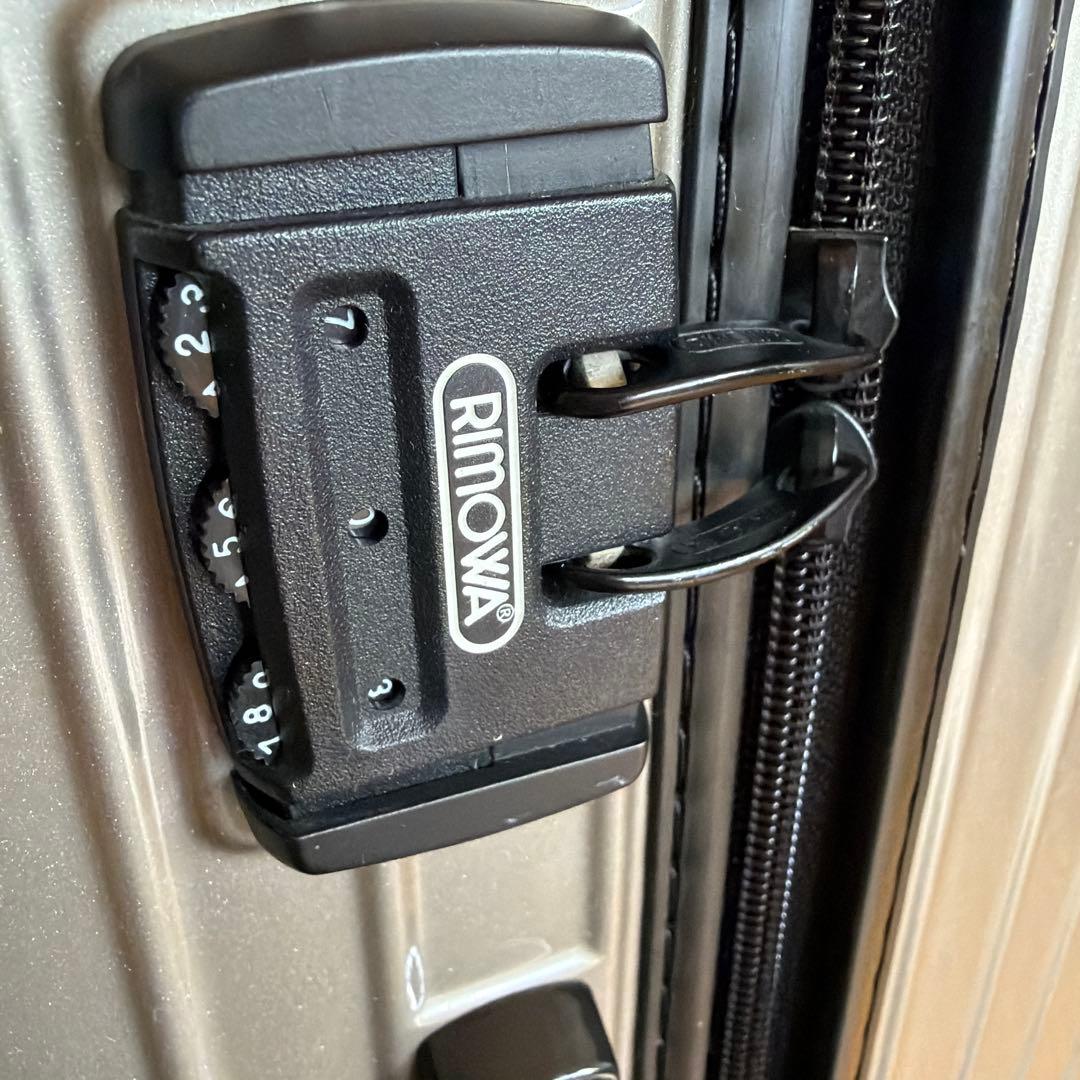 リモワ サルサ 104L 4輪 日本限定色サンドゴールドの通販はau PAY