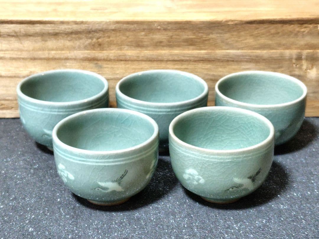 韓国　人間文化財　人間国宝　柳海剛　青磁　雲鶴図　茶碗　ぐい呑み　5個　共箱付き