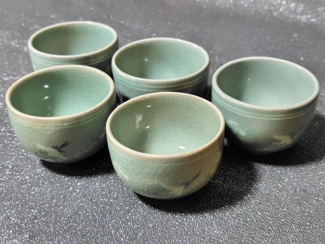 韓国　人間文化財　人間国宝　柳海剛　青磁　雲鶴図　茶碗　ぐい呑み　5個　共箱付き