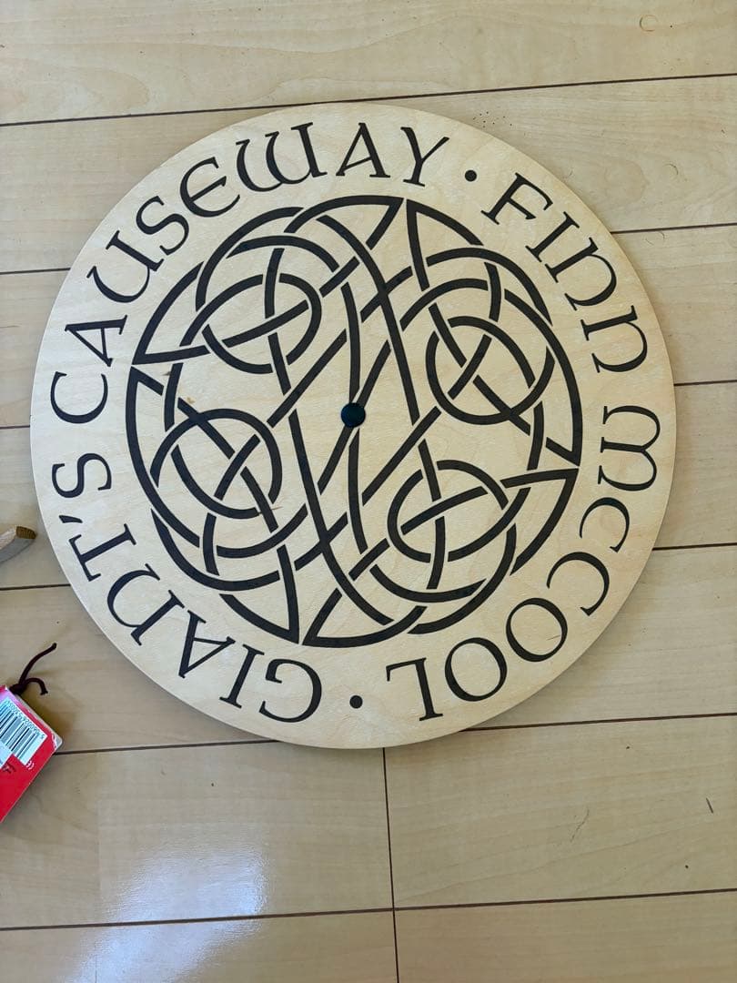 【希少品】北アイルランドジャイアンツ・コーズウェイ 木製の剣3本セットと盾