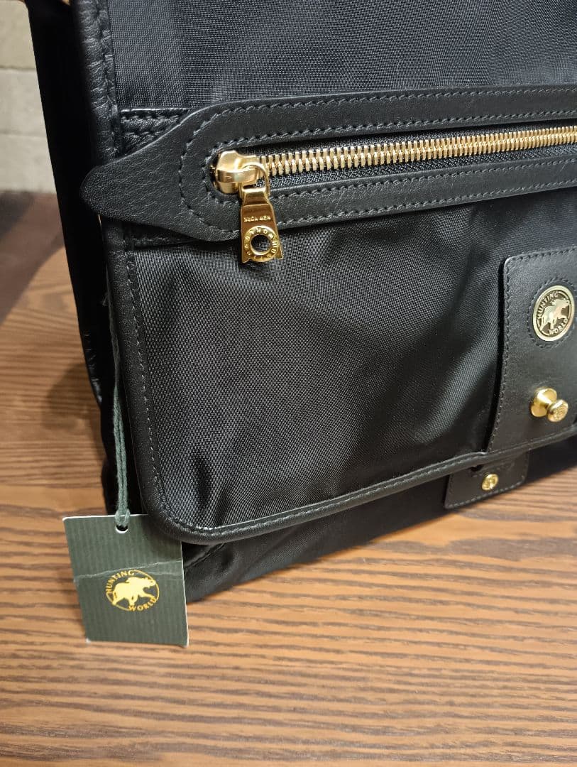 ハンティングワールド　ショルダービジネスバッグ