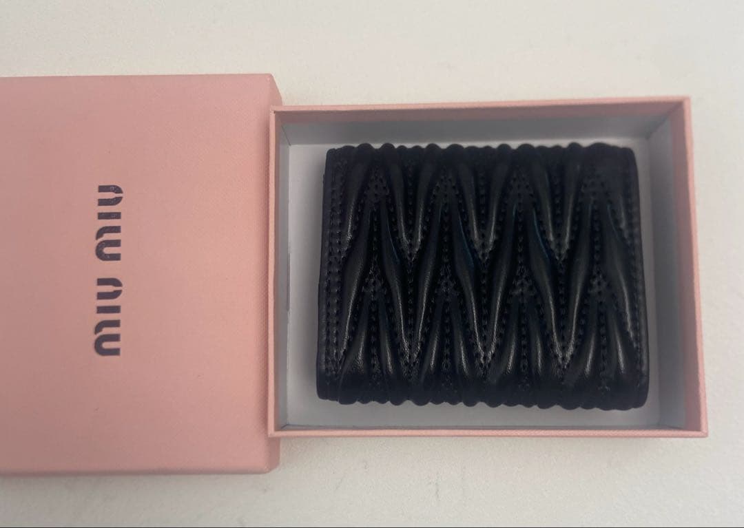 美品✨送料込み MIU MIU ブラック マテラッセ 三つ折り財布　サイフ