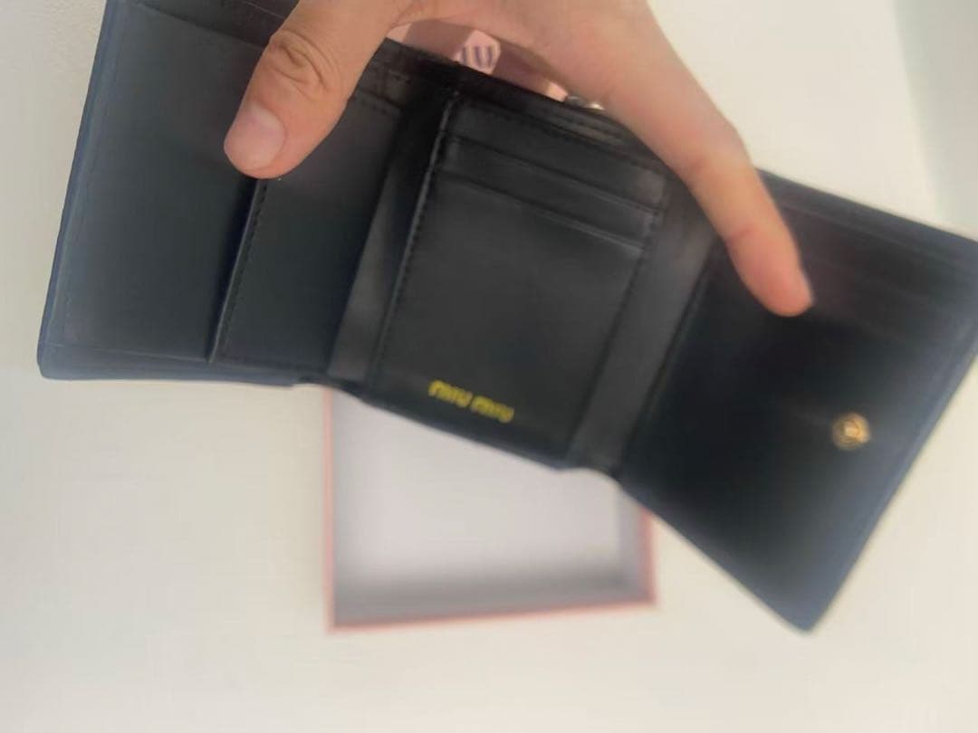 美品✨送料込み MIU MIU ブラック マテラッセ 三つ折り財布　サイフ