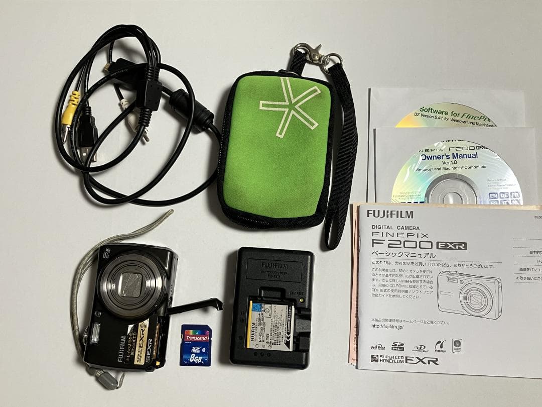 FUJIFILM FinePix F200EXR 光学5倍コンデジ