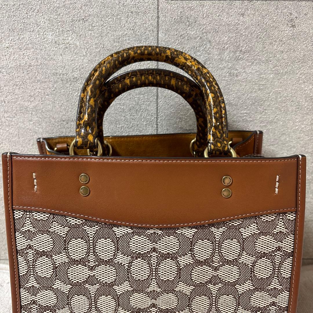 【お値下げ中】COACHローグ25 シグネチャーテキスタイル ハンドバッグ