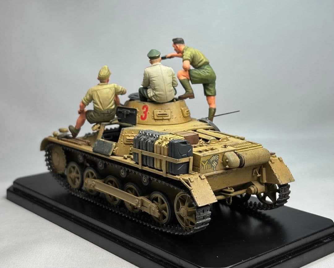 完成品】ズベズダ 1/35 ドイツ Ⅰ号戦車 B型 フィギュア3体セット 模型