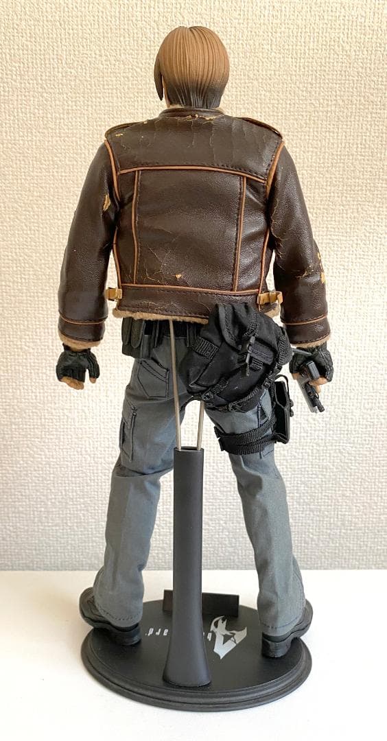 開封済中古品】バイオハザード4 レオン・S・ケネディ 【ホットトイズ】