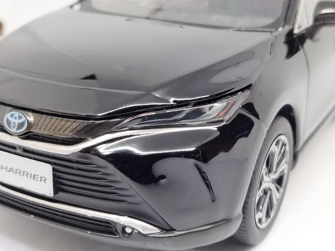 トヨタ ハリアー ブラック　カラーサンプル　1/30　ミニカー