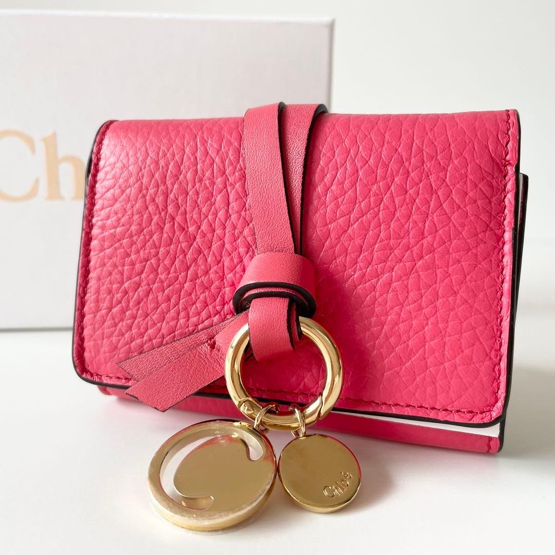 新品】Chloé クロエ 三つ折り財布 アルファベット cチャーム ミニ財布