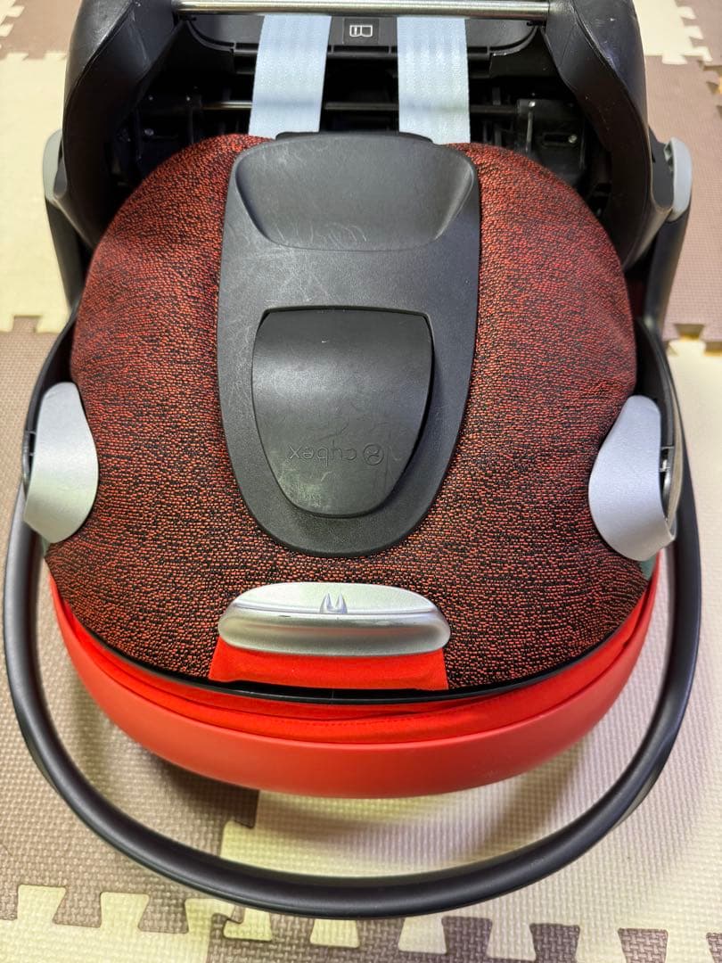 赤いチャイルドシート新生児用 CLOUD Z2 i-Size cybex