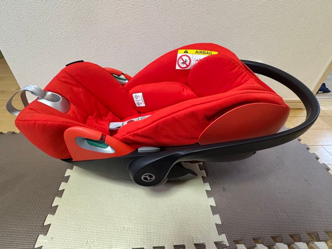 赤いチャイルドシート新生児用 CLOUD Z2 i-Size cybex