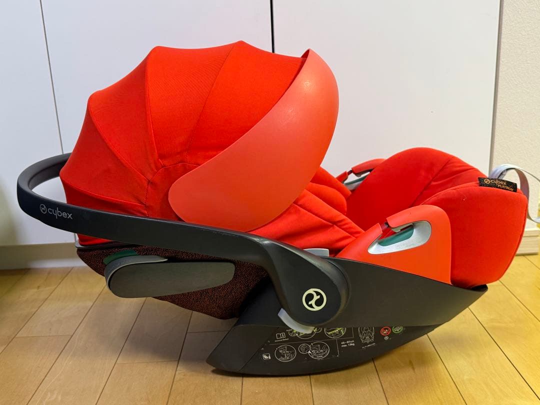 赤いチャイルドシート新生児用 CLOUD Z2 i-Size cybex