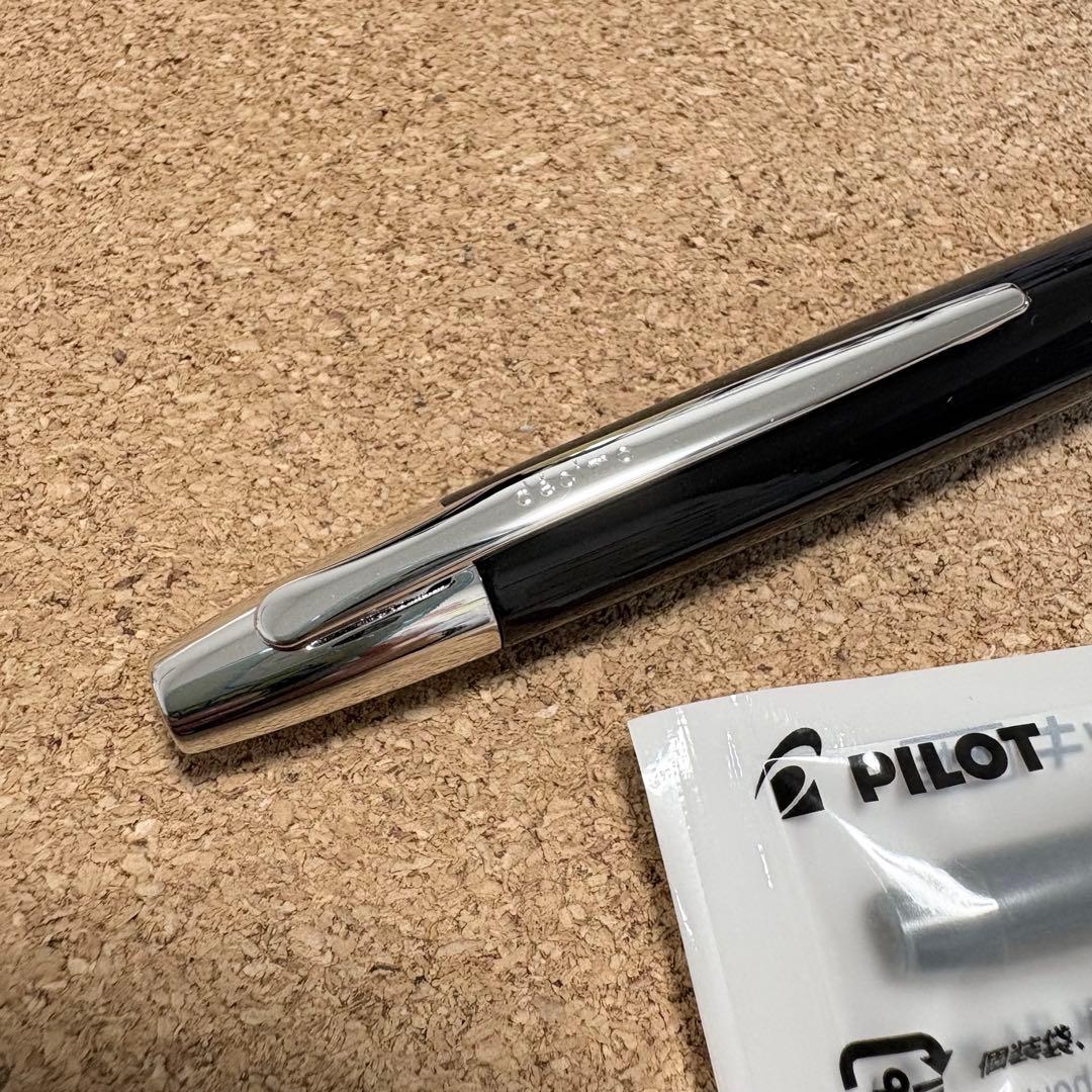 PILOT 万年筆 キャップレス デシモ18K ブラック Fニブ
