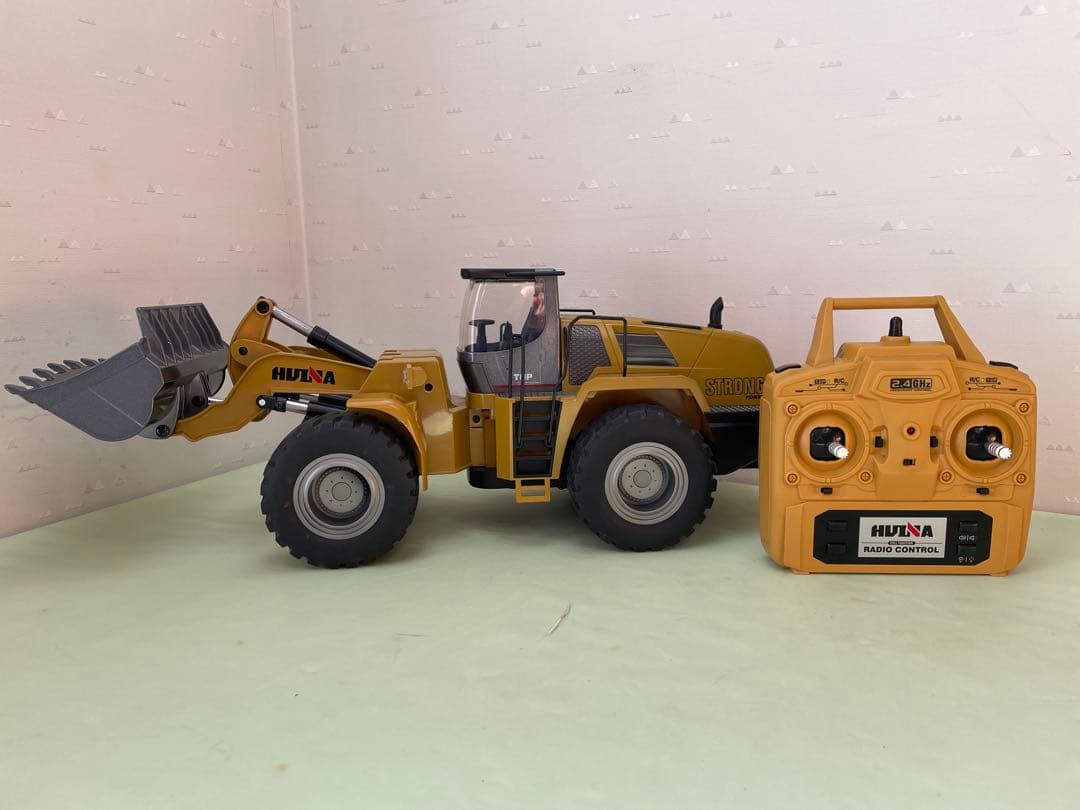 HUINA1583ホイールローダー リモコン付き