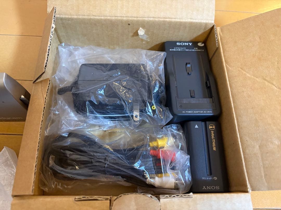 【美品】ソニー ①MiniDV Handycam DCR-TRV7②カメラバック