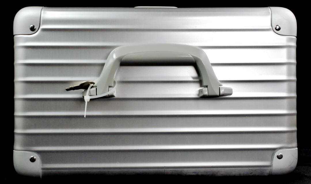 リモワ 946.38『OPAL/オパール』アルミ ビューティケース 鍵付17L