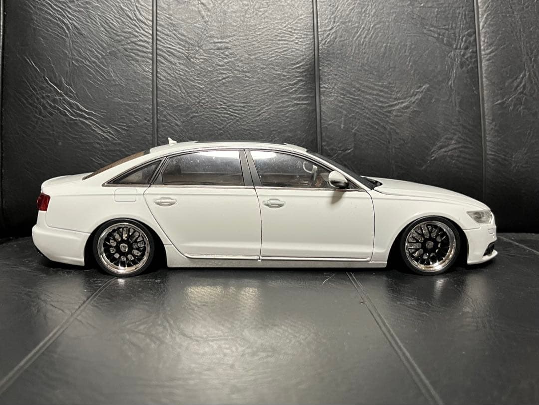 アウディ　A6L 1/18