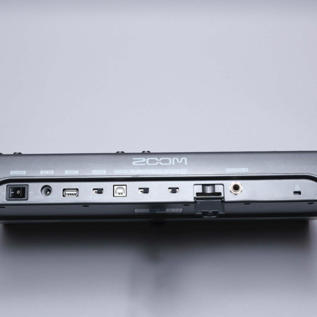 Zoom LiveTrak L-12 デジタルミキサー