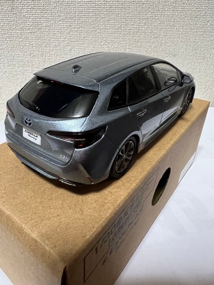 【非売品】 トヨタ カローラツーリング 1/30スケール シルバー