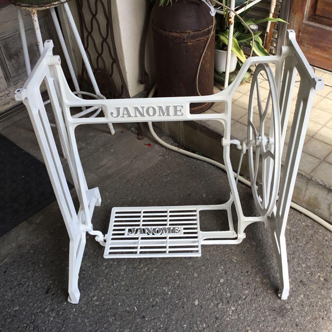 ジャノメ職業用足踏みミシン鉄脚　大型　 テーブルに！