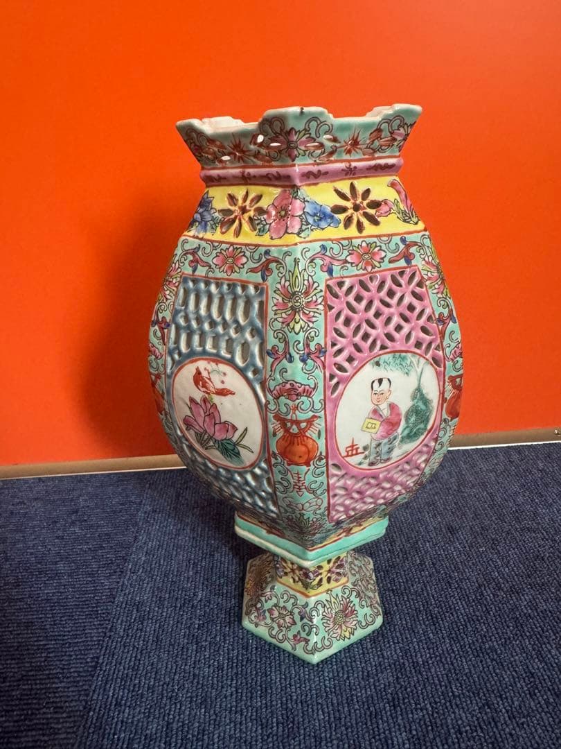 1755 中国骨董　乾隆年製銘　人物花柄文　置物　時代物