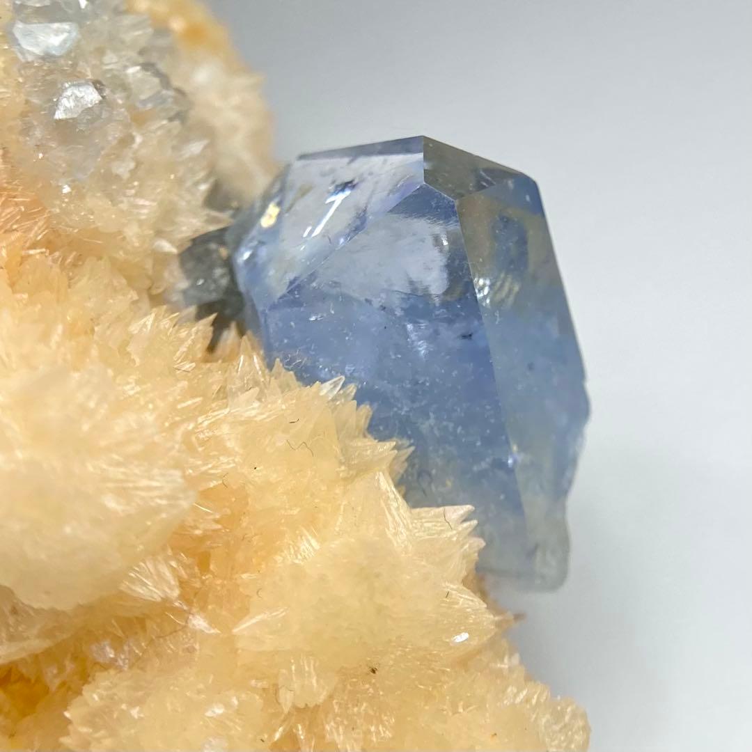 希少 セレスタイト 天青石 カルサイト 母岩付き 原石 鉱物 鉱石 宝石 標本