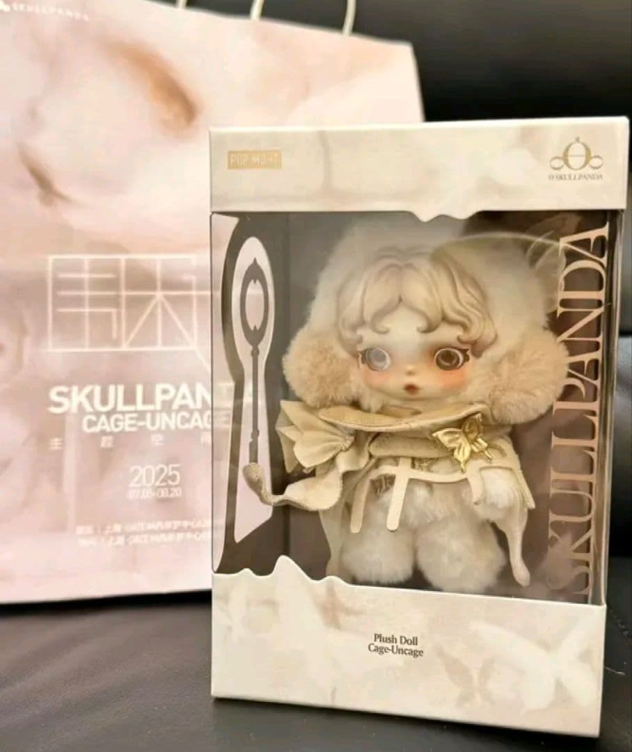 POPMART SKULLPANDA　上海限定　スカルパンダ　ぬいぐるみ