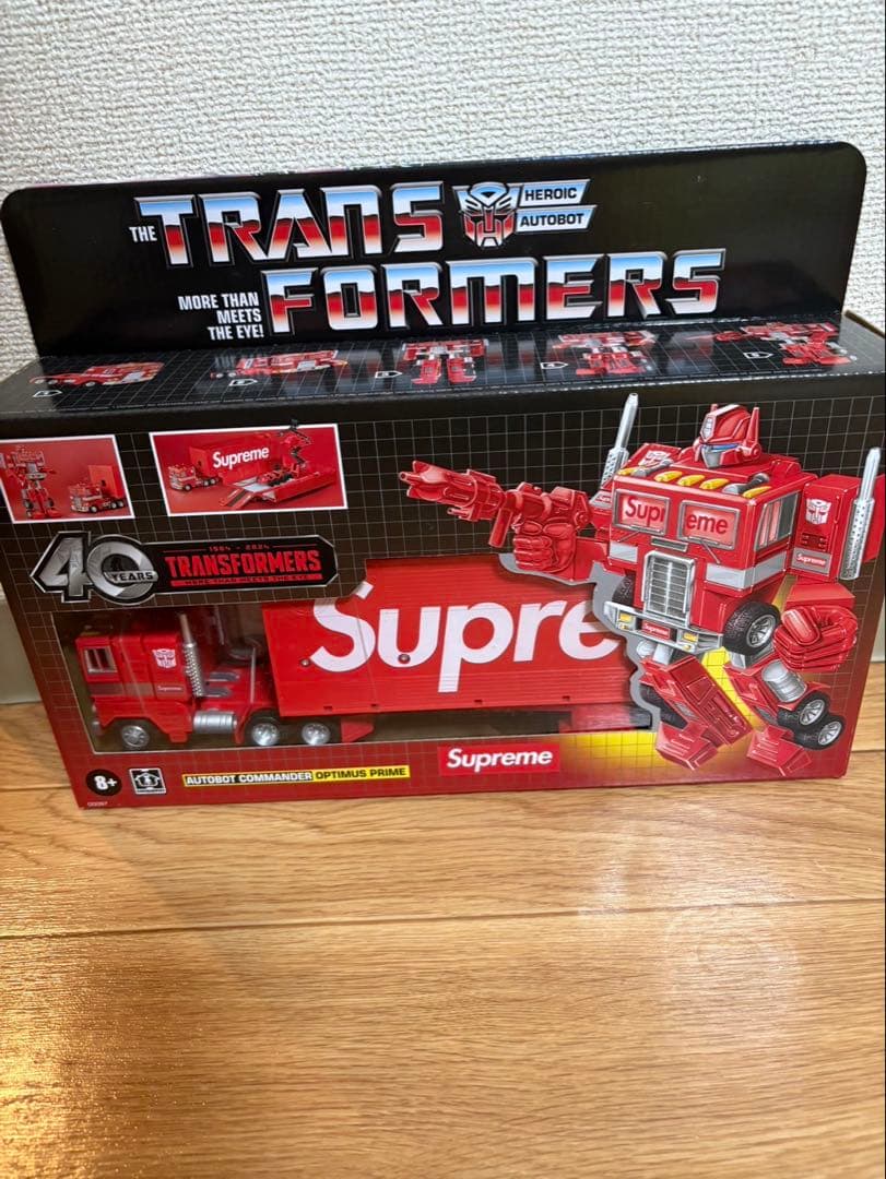 新品Supreme Transformers G1 Optimus Figure