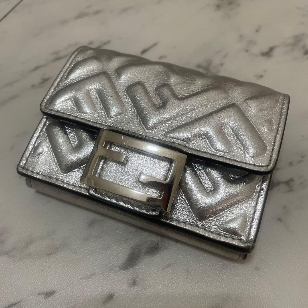 美品 fendi フェンディ シルバー 財布 ミニ財布 三つ折り財布 FENDI
