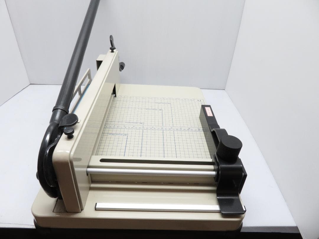 ダイシン商事 大型裁断機 ペーパーカッター A4/B5/B6/ DS-858A4