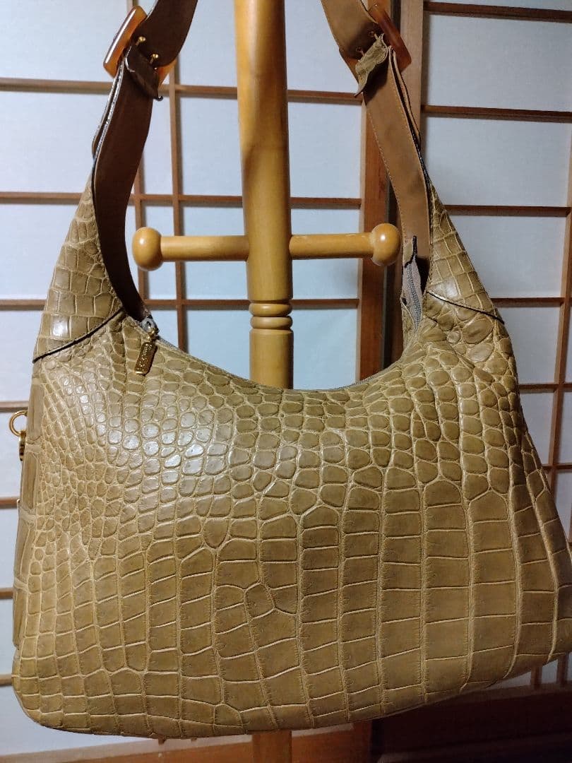クロコダイル　ハンドバック　肩掛け　大きめサイズ