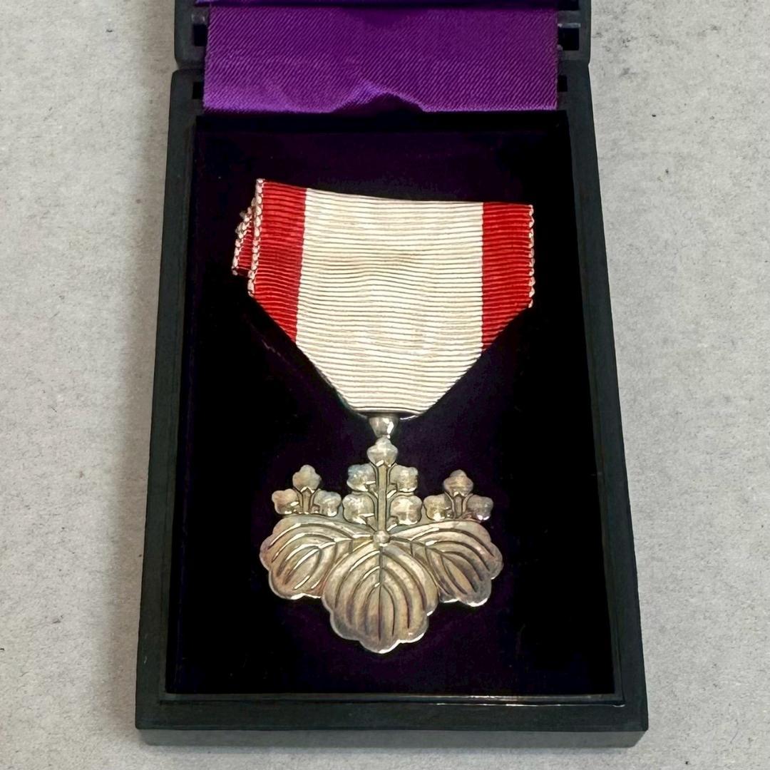 iΦ【セット】勲八等白色桐葉章 勲七等瑞宝章 元箱付き