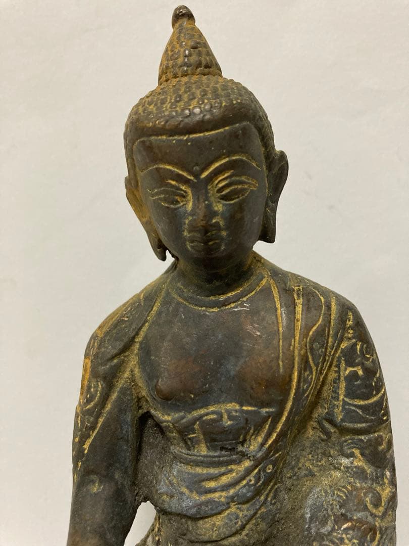 中國古董，古佛像，古銅製。