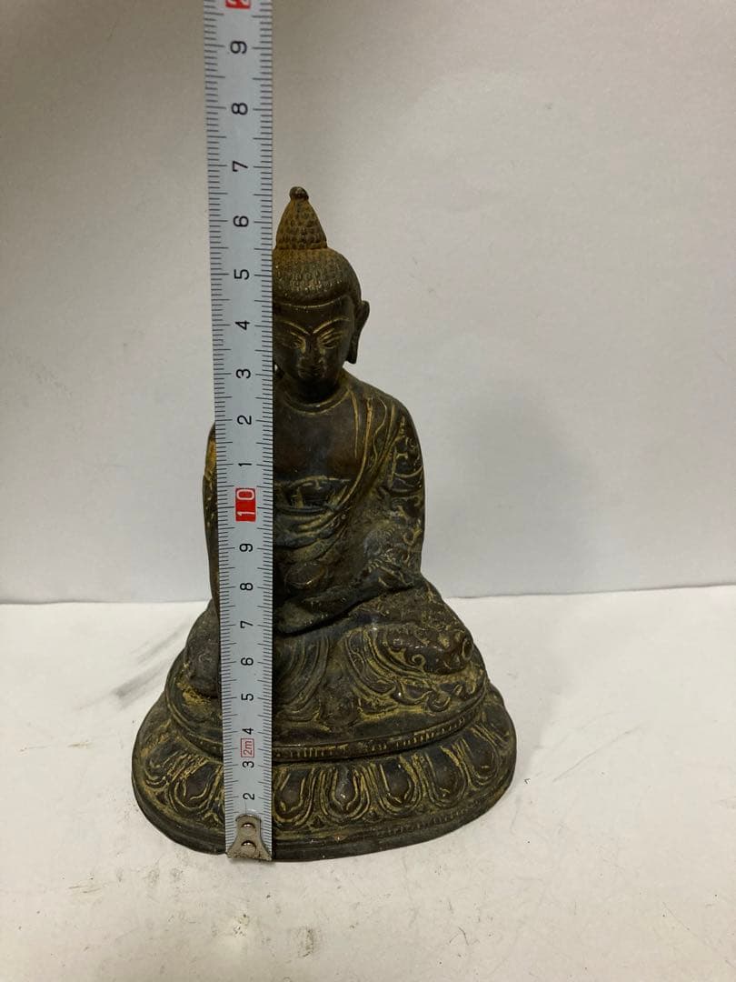 中國古董，古佛像，古銅製。