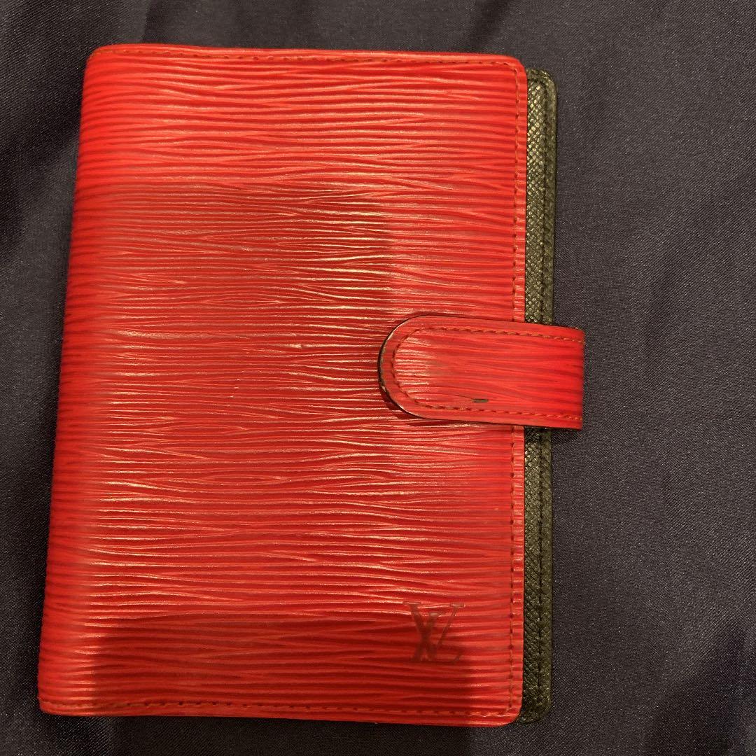 ヴィトン エピ 手帳